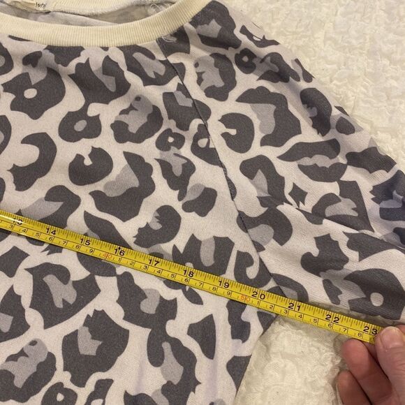 Andthewhy Animal Print Sweatshirt Size M  - Picture 3 of 4